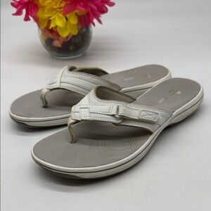 Cloudsteppers by Clarks White and Gray Sandals w/ Cushioned Sole Size 10